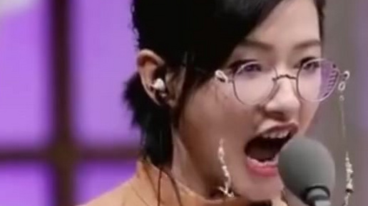 今晚《声临其境》复活赛,万茜 配音《海底总动员》一人分饰八角:7只水产加1只飞禽,声线变化